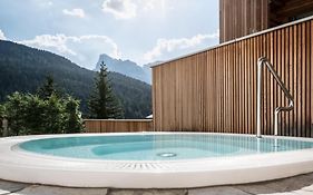 Hotel La Fradora - Dolomites Hotel
